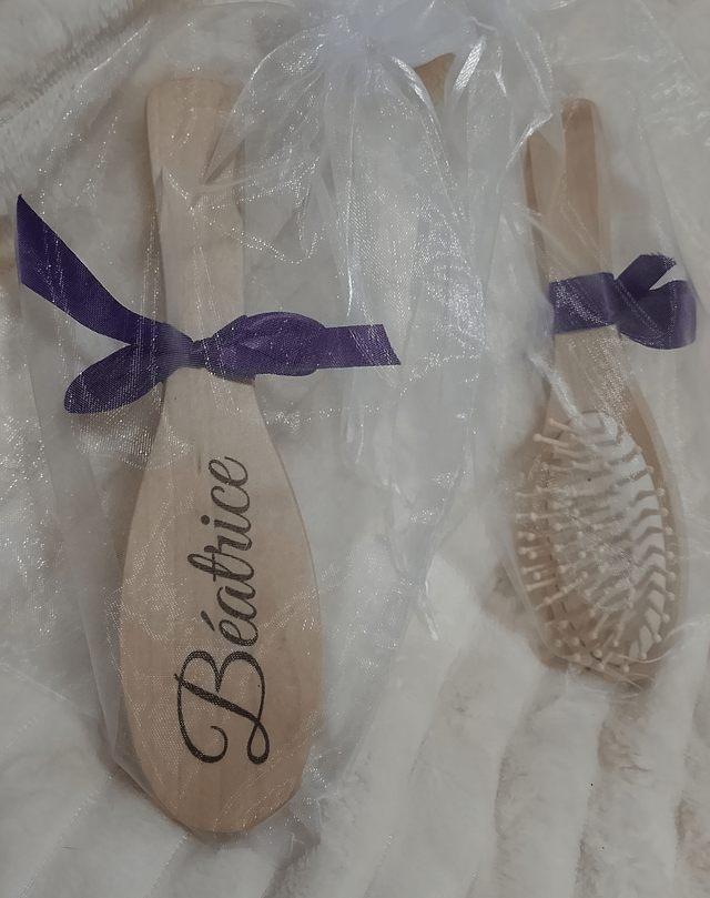 Brosse à cheveux en bois  - Prénom Personnalisé par gravure laser - Cadeaux personnalisables