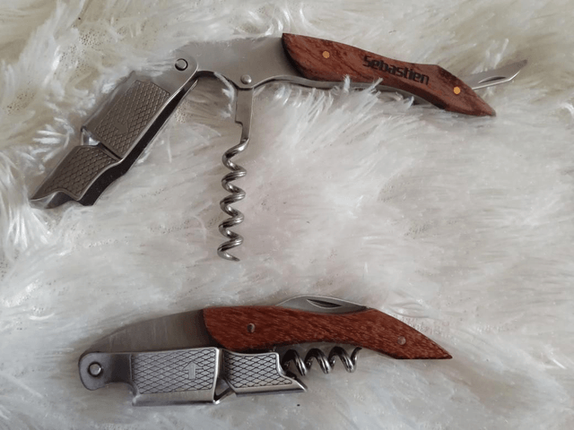 Clé à vin ergonomique en bois personnalisable 3 en 1 - Décapsuleur de bière - Ouvre-bouteille / Tire-bouchon de serveur - Limonadier