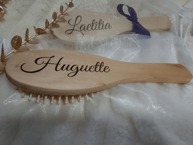 Brosse à cheveux en bois  - Prénom Personnalisé par gravure laser - Cadeaux personnalisables