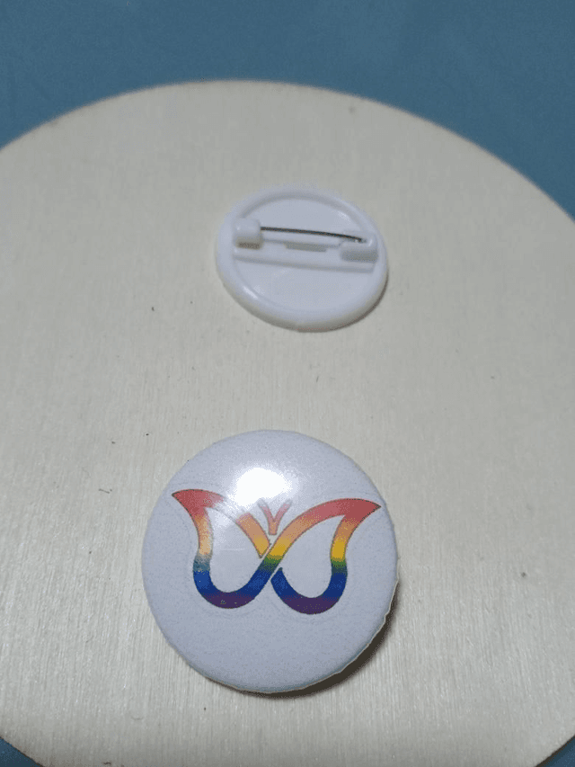 Badge à thème Autisme papillon