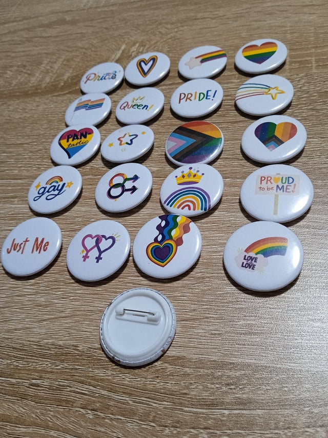 Badge à thème orientation sexuelle LGBT - Disponible en badge, magnet et miroir de poche